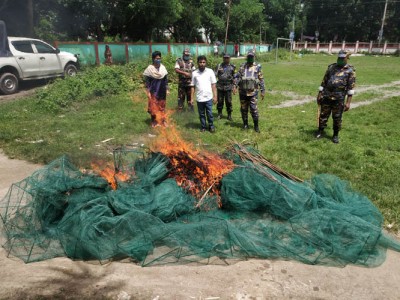 ভাঙ্গায় বিপুল পরিমান চায়না দুয়ারি জাল জব্দ-জরিমানা ভাঙ্গায় বিপুল পরিমান চায়না দুয়ারি জাল জব্দ-জরিমানা